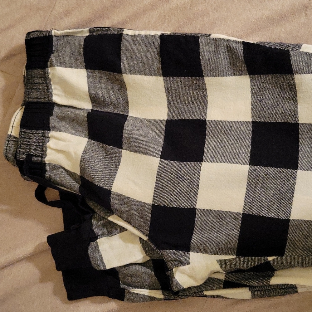 Old Navy Black & White Buffalo Plaid Lounge Pants